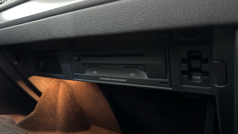 Volkswagen Golf 85kW e-Golf 5dr Auto Electric Hatchback